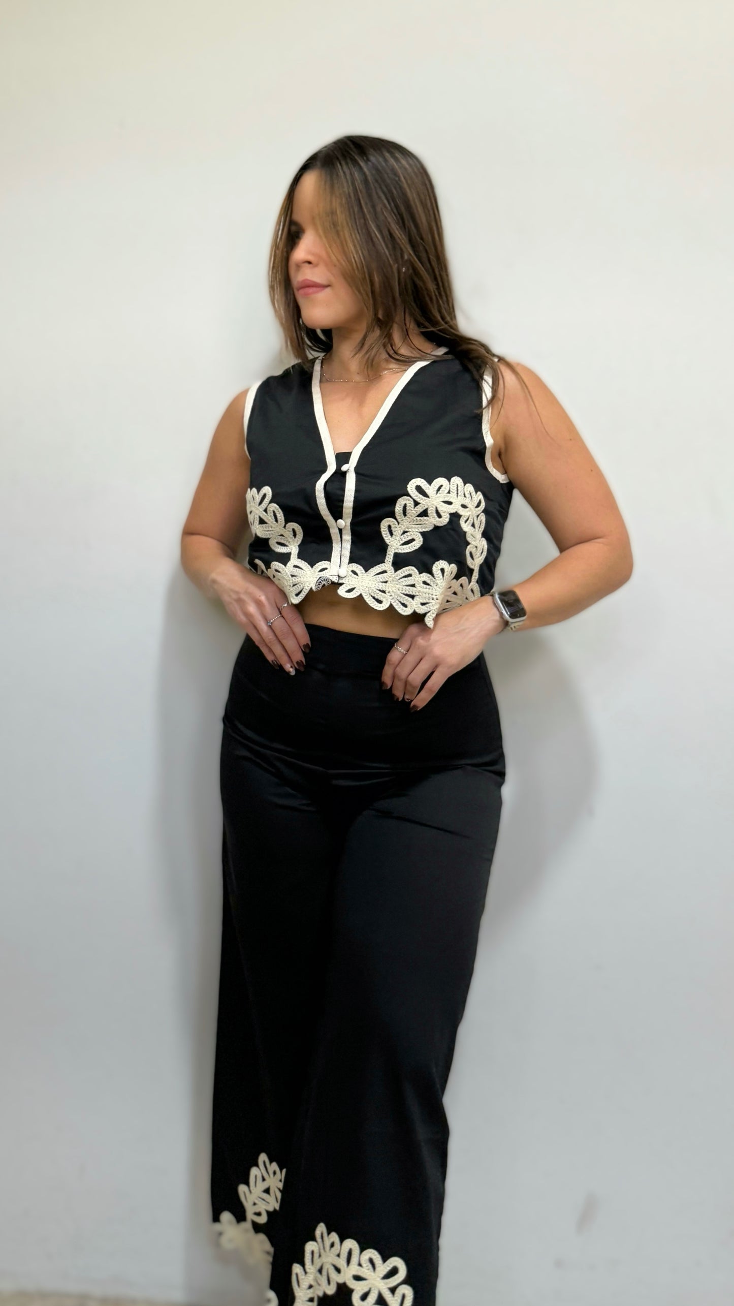 Liz embroidered set