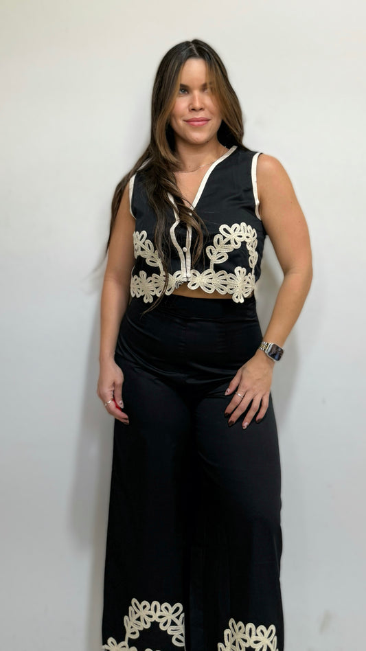 Liz embroidered set